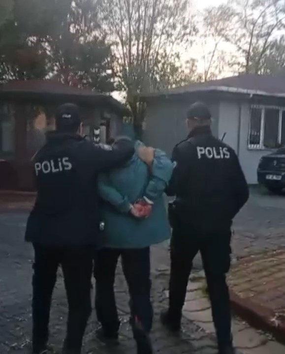 Katil Enis S. (45) polis ekipleri tarafından yakalandı. 