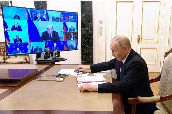 Putin, Kırgızistan'ın başkenti Bişkek'te düzenlenen Kolektif Güvenlik Antlaşması Örgütü (KGAÖ) Zirvesi'nin ardından basın toplantısı düzenledi.