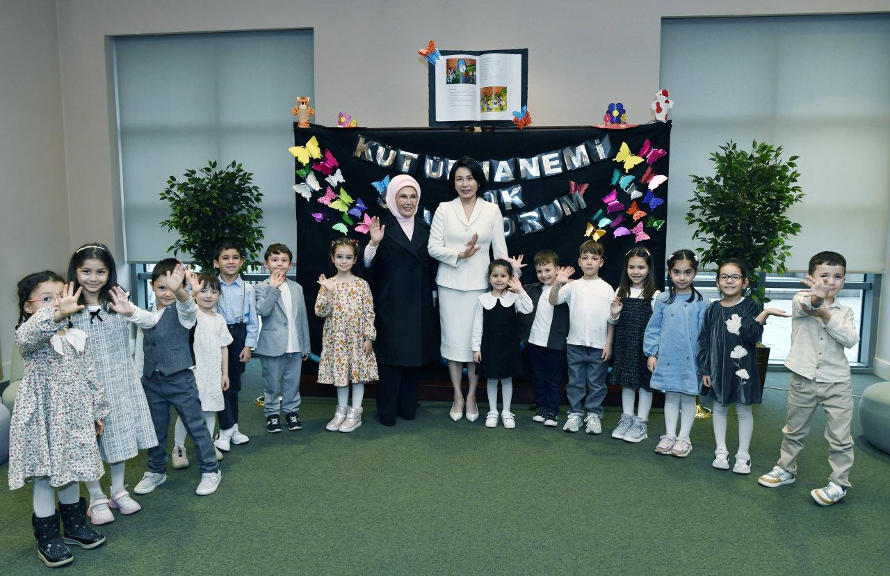 Emine Erdoğan ve Kim Hea Kyung, Nasreddin Hoca Çocuk Kütüphanesi'nde çocuklarla buluştu