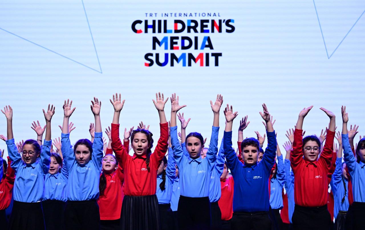 Çocuk medyasını aile ekseninde ve değerler temelinde şekillendirmek amacıyla 'Dijital Çağda Çocuk Medyası: Aileyi Güçlendirmek, Değerler İnşa Etmek' başlığıyla düzenlenen TRT Uluslararası Çocuk Medyası Zirvesi başladı.