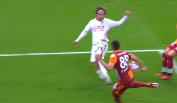 Türkiye'yi ayağa kaldıran pozisyon! 90+7'de hakem skandalı