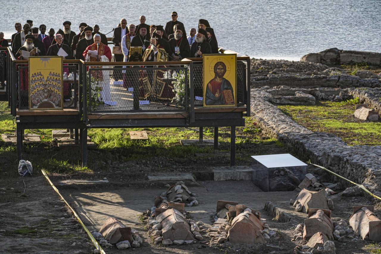 Papa 14. Leo İznik'te