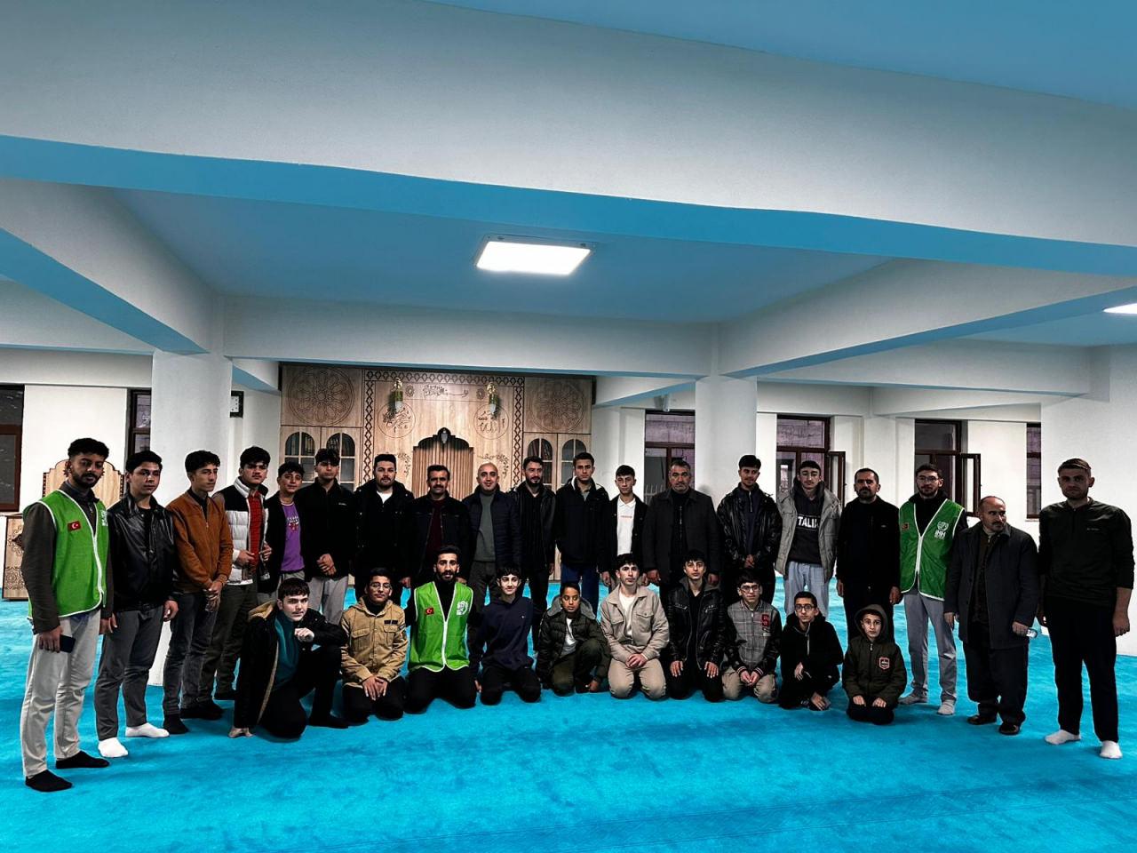 Genç İHH, 'Liseliler sabah namazında buluşuyor' etkinliği düzenledi