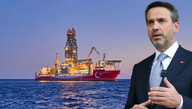 Bakan Bayraktar, 'Türkiye Yüzyılı'nda Türkiye'nin enerji vizyonu, Türkiye'yi mutlak surette enerjide bağımsız kılmaktır. Bizim kızıl elmamız, bütün gayretimiz bu yönde.' dedi.