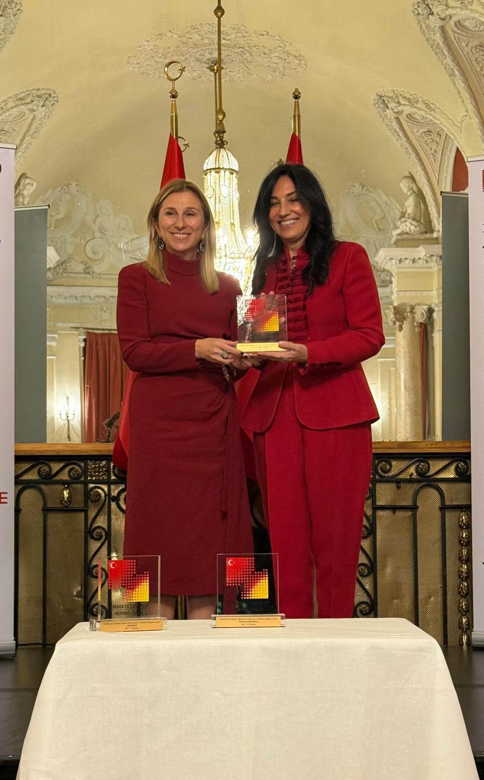 Limak Holding Yönetim Kurulu Başkanı Ebru Özdemir İspanya’da ‘Mesleki Liyakat Ödülü’ne layık görüldü.