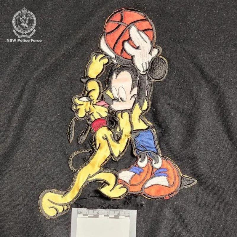 Kumarhane personeli, Dilnoza Israilova'nın Mickey Mouse tişörtünün üzerine küçük, göze çarpmayan bir kamera taktığını fark etti. 