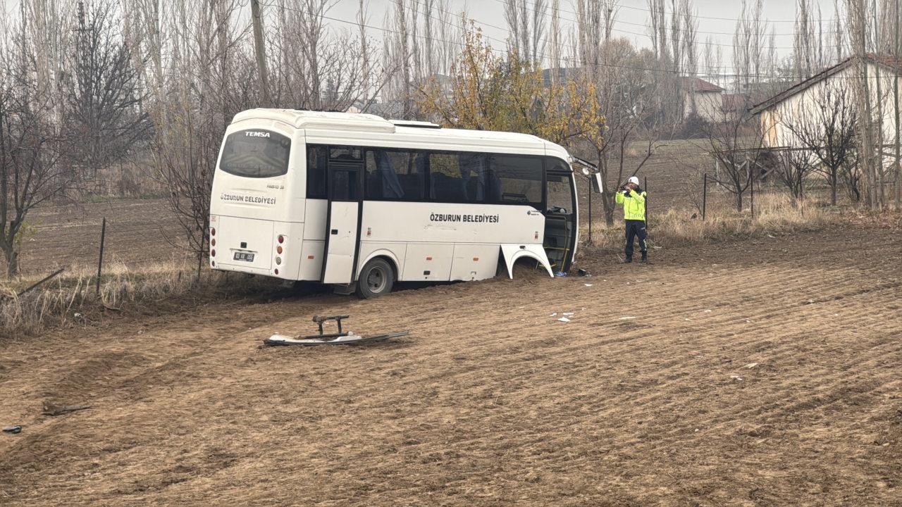 Kazada araçlar da hasar aldı. 