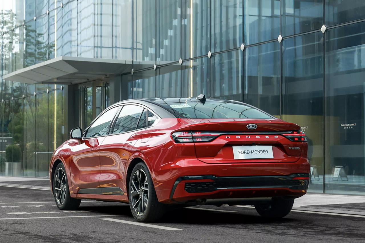 Yeni Mondeo’nun Avrupa giriş fiyatı 35.000–38.000 euro civarında, üst donanım ve güçlü motorlarda ise 40.000 euro’dan başlayabilir.