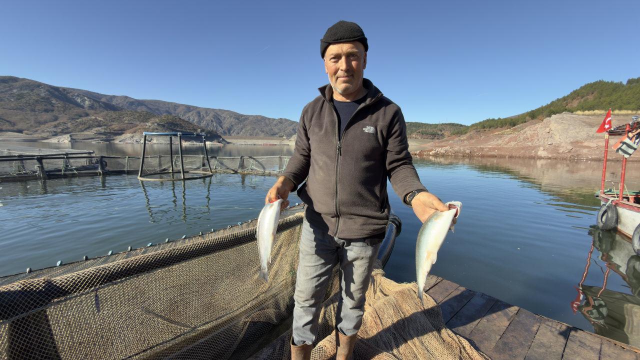 Almus Barajı ve bir balıkçı