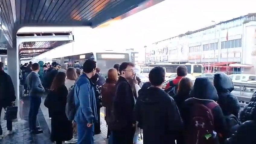 Metrobüs duraklarından görüntü