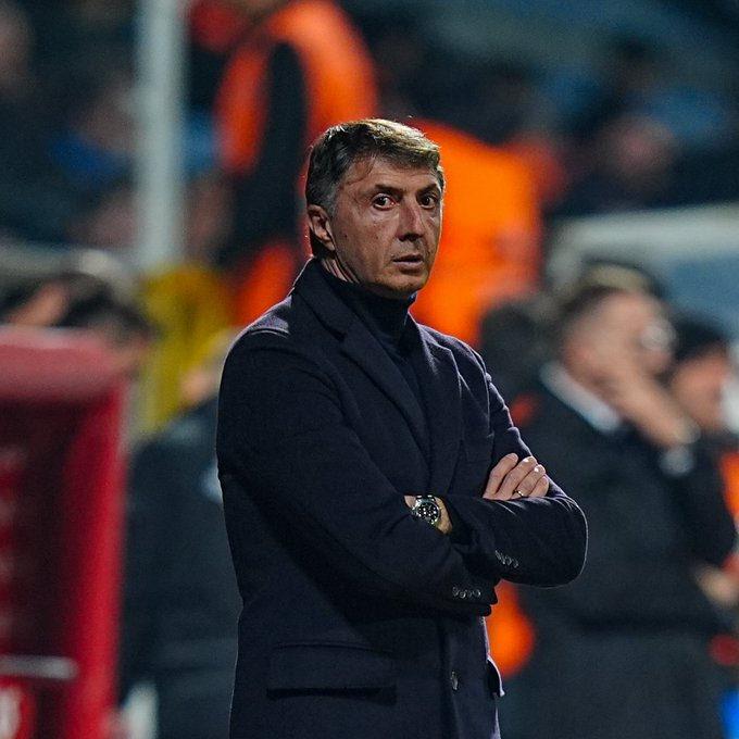 Kasımpaşa teknik direktör Şhota ile yollarını  ayırdı.