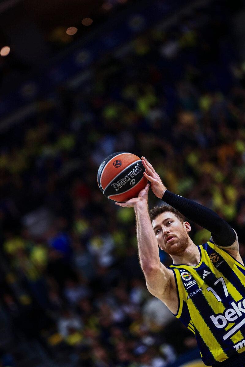 Onuralp Bitim atış yaparken