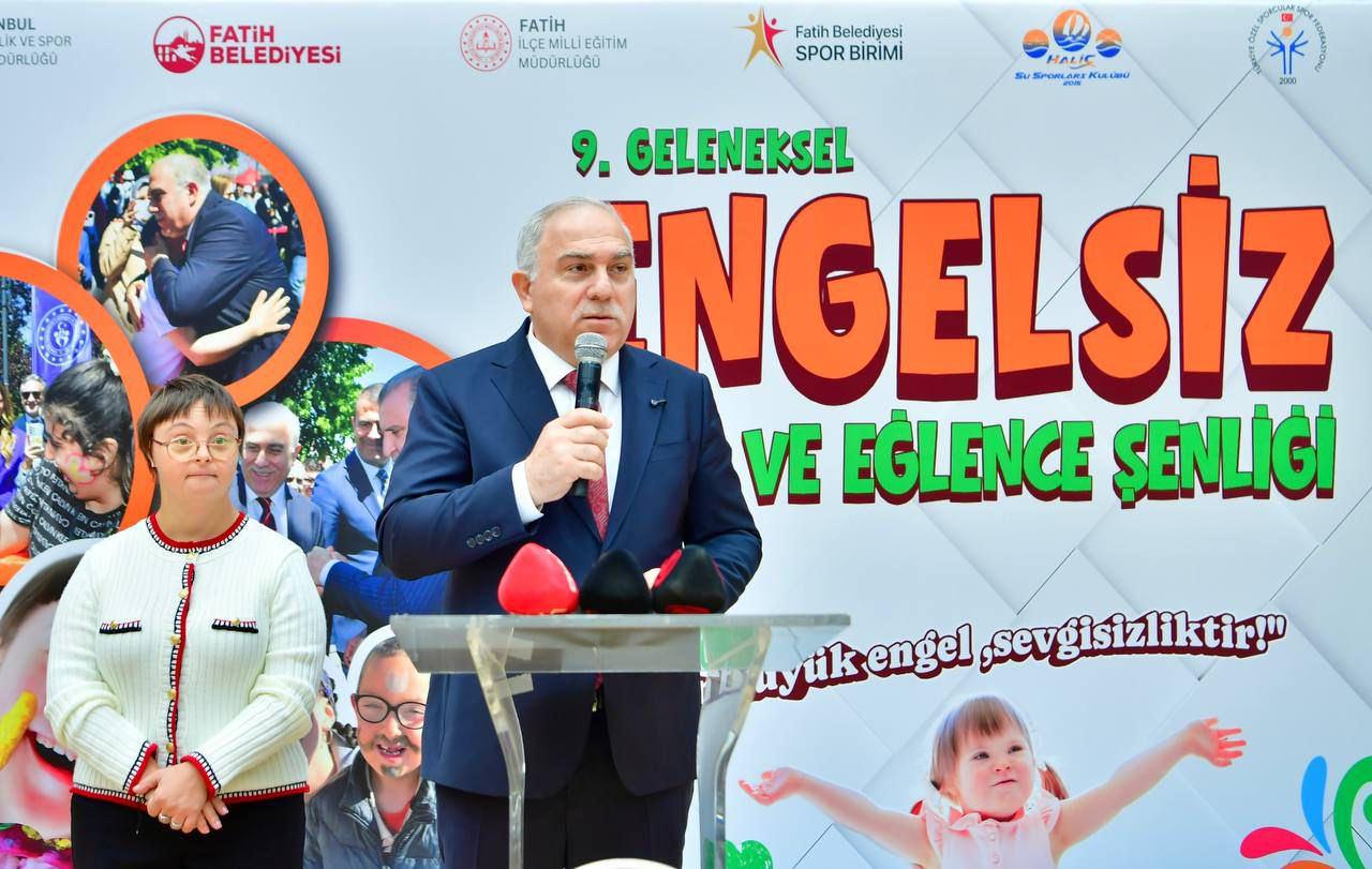 Fatih Belediye Başkanı M. Ergün Tura