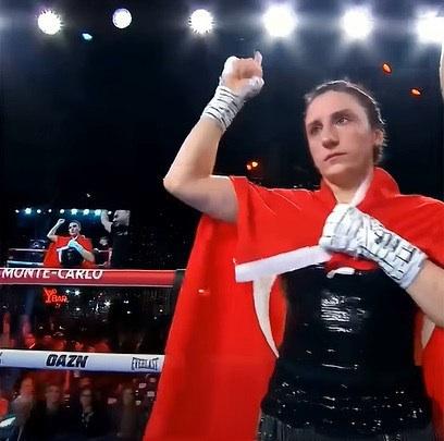 IBF Hafif Siklet Dünya Şampiyonu Elif Nur Turhan