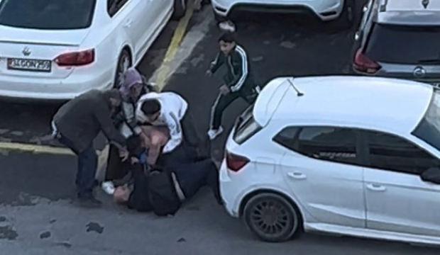 Adliye önü boks ringine döndü: İki aile yumruk yumruğa kavga etti