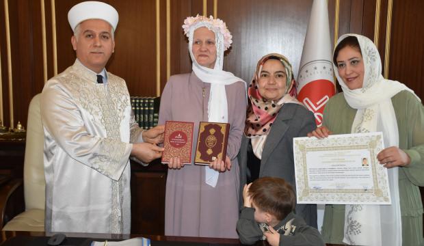 Alman kadın, Kur'an-ı Kerim'den etkilenerek Müslüman oldu 