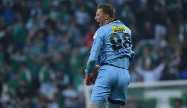 Bursaspor'un 2007 doğumlu kalecisi 'gol yeme' serisine son verdi