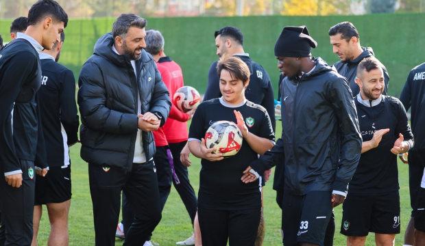 Down sendromlu Zınar, Amed Sportif'in son taktik idmanını yönetti