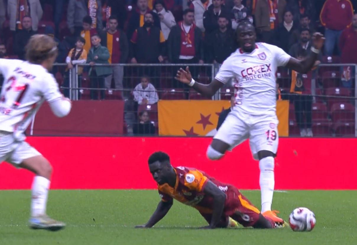 Ndiaye'nin Sanchez'e müdahalesi