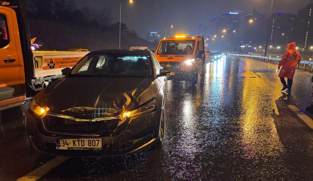 Eyüpsultan’da yağış nedeniyle 7 araç birbirine girdi: 2 yaralı