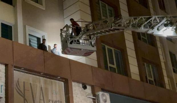 Garip olay: 3'üncü kattan çarşafla indiler: 2 gözaltı