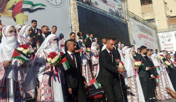 Gazze'de savaşın gölgesinde umut: 54 çift enkazlar arasında evlendi