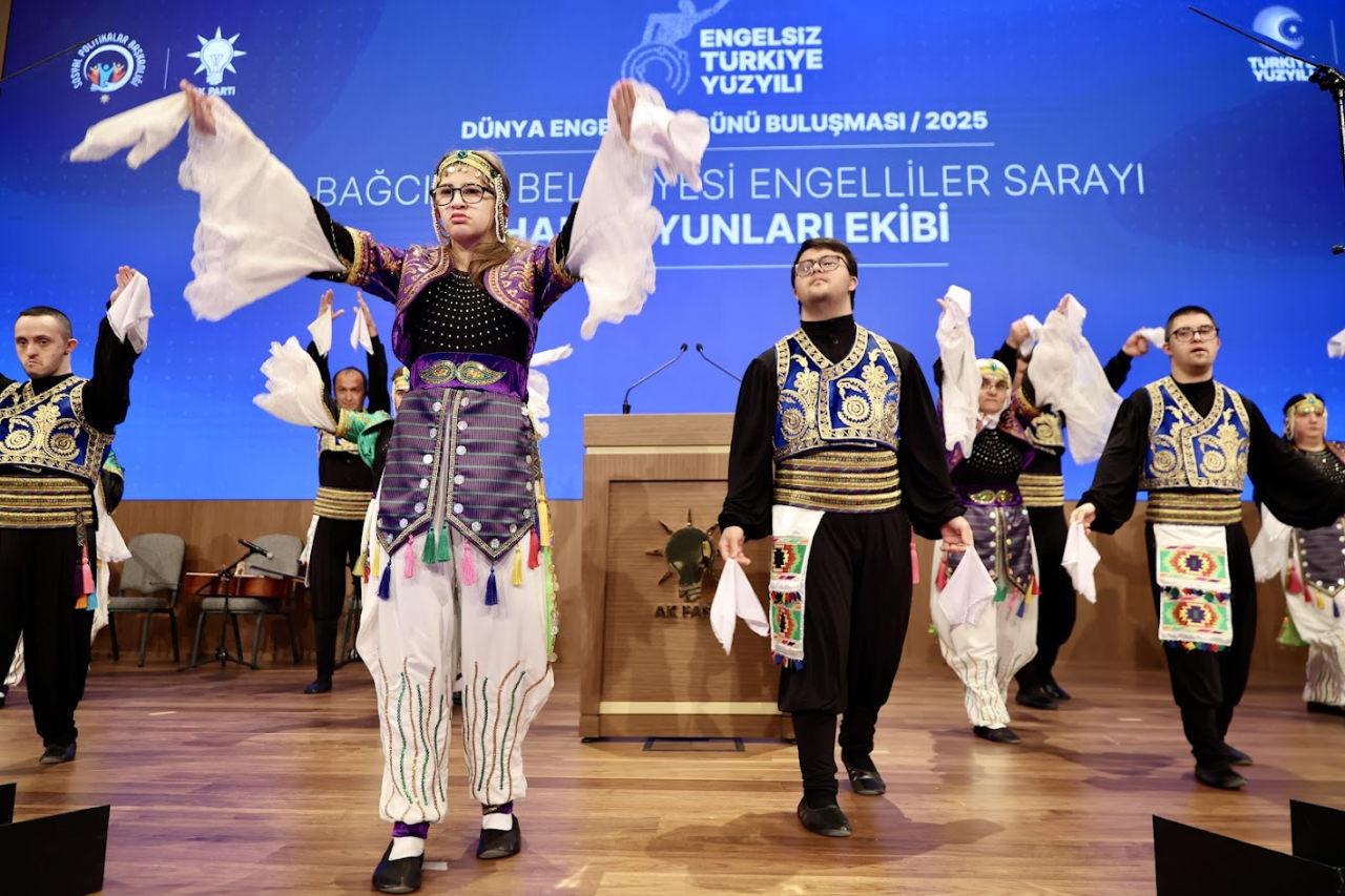 Engellilerin sahne performansları alkış topladı.