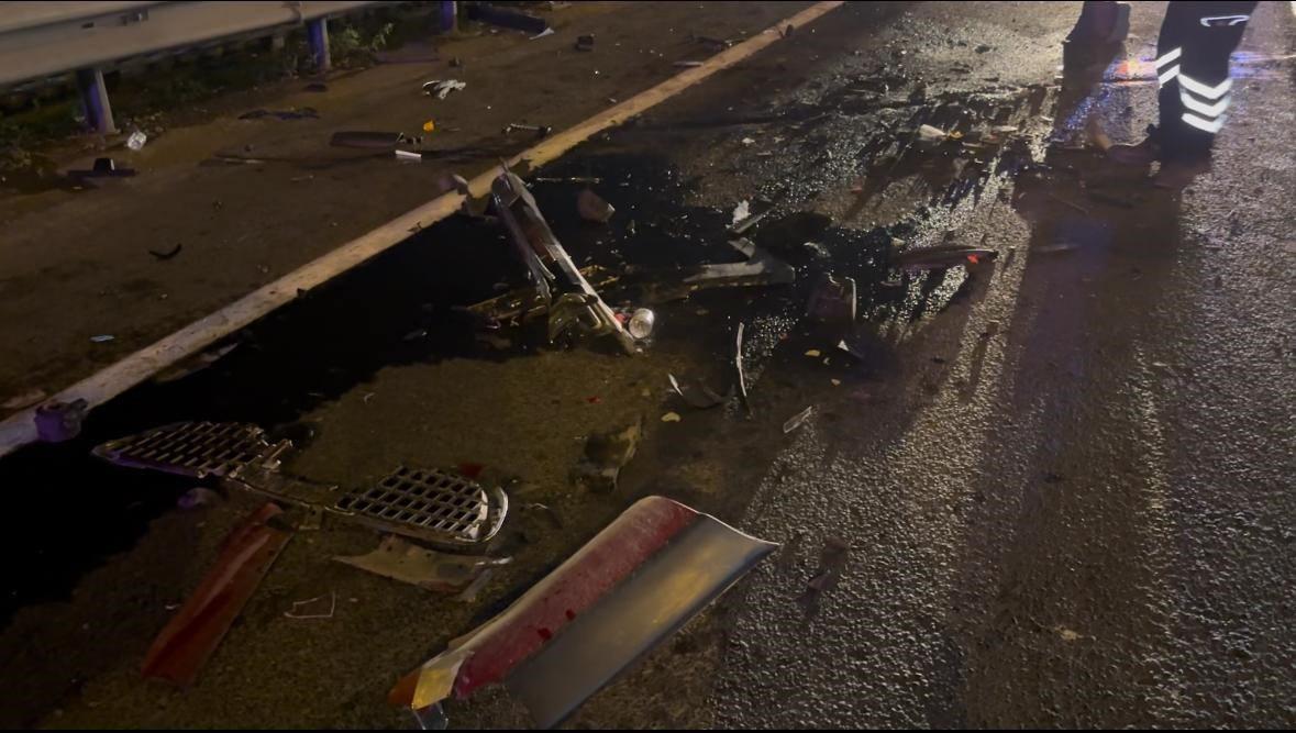 Kazada araç adeta hurdaya döndü.