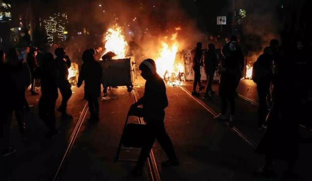 Komşuda sokaklar karıştı: On binlerce kişi meydanlara indi!