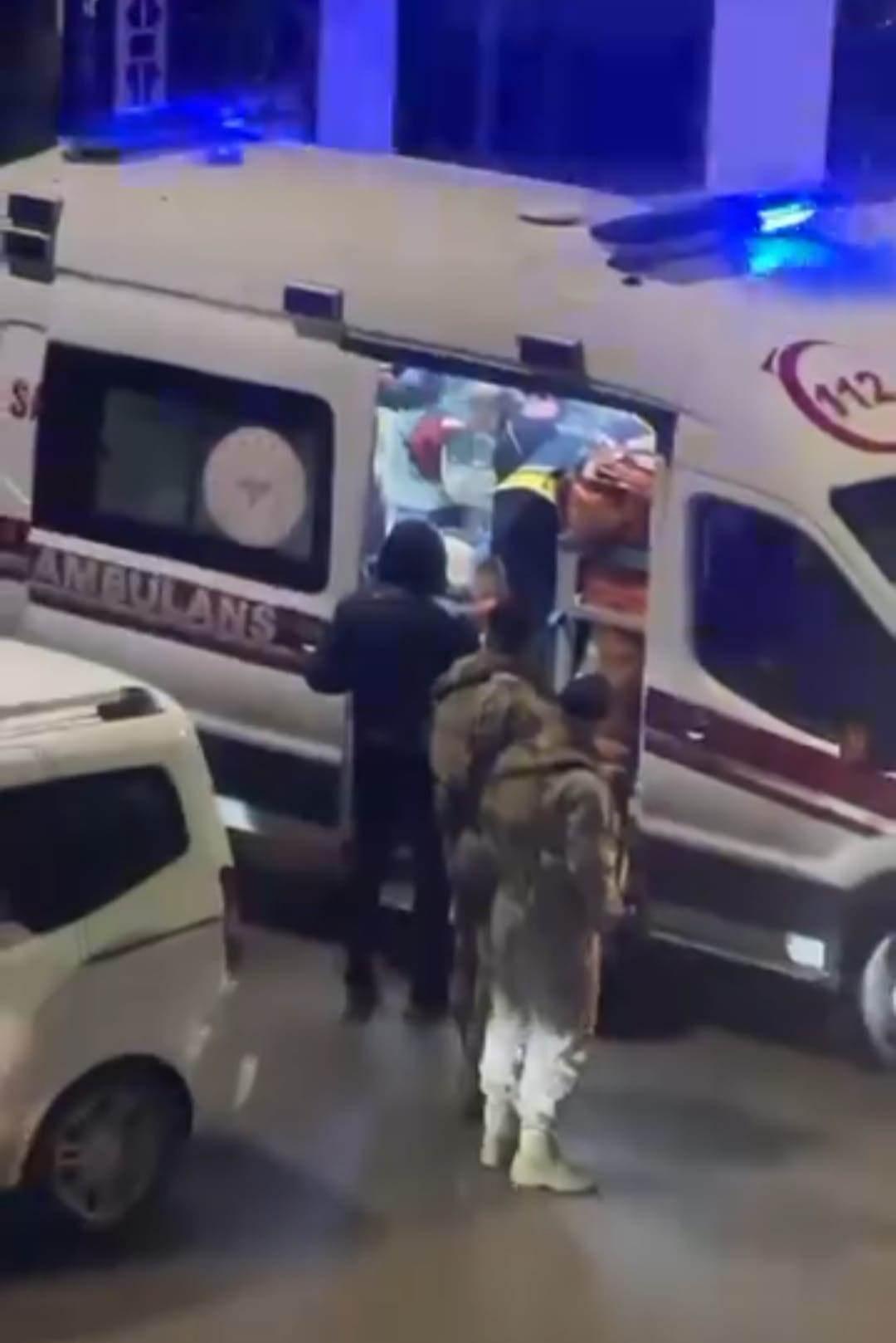 Oğlu tarafından vurulan talihsiz adama ambulansta kalp masajı yapıldı