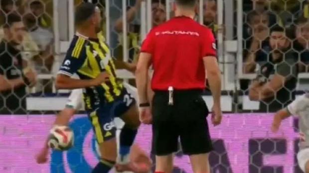 Fenerbahçe - Alanyaspor maçındaki el pozisyonu