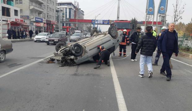 Malatya'da otomobiller çarpıştı: 3 yaralı