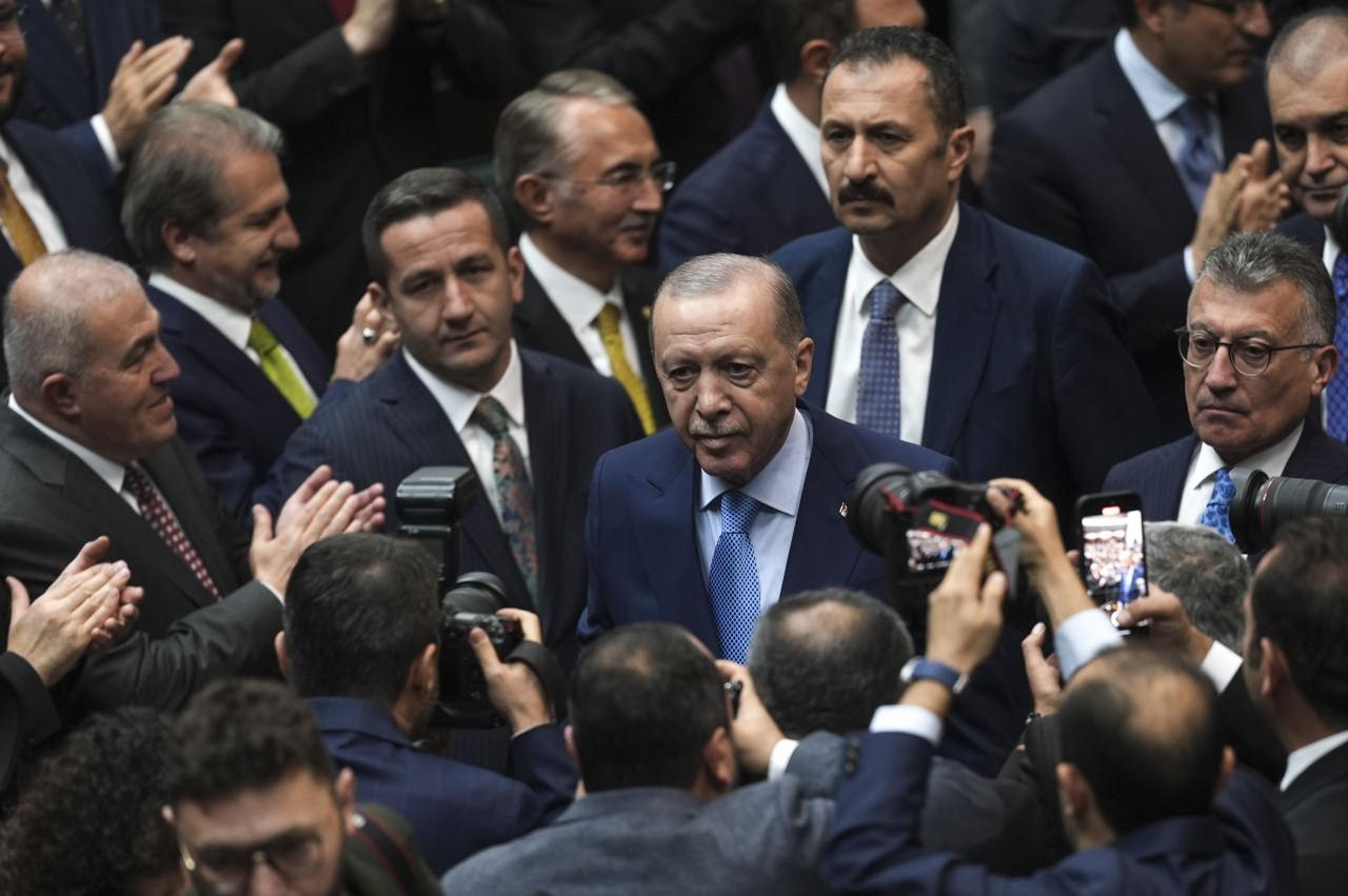 Cumhurbaşkanı ve AK Parti Genel Başkanı Recep Tayyip Erdoğan, partisinin TBMM Grup Toplantısı'na katılarak partilileri selamladı.