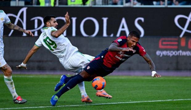 Olaylar yüzünden maç durma noktasına geldi! Milli yıldız takımını 10 kişi bıraktı