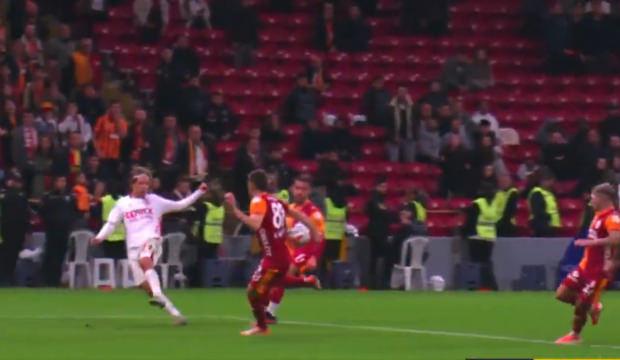 Son dakika penaltı pozisyonuna zehir zemberek tepki! ‘Bu gece bir skandal yaşandı’