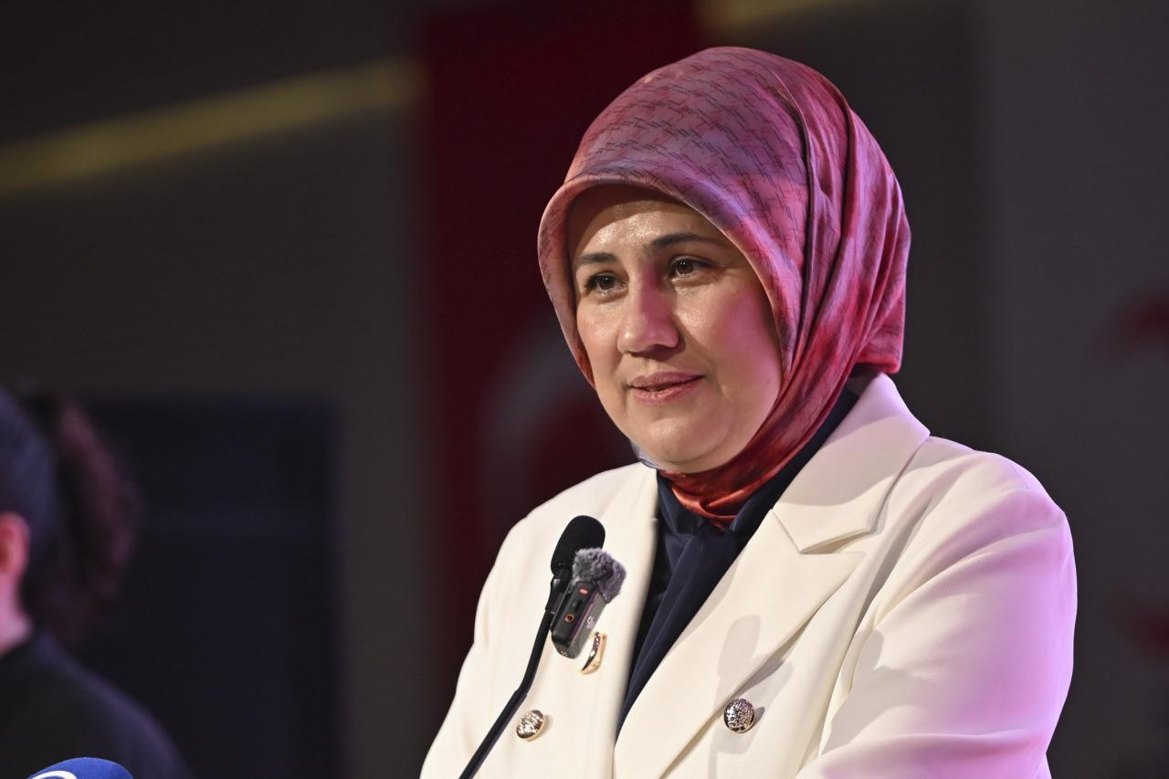 Türk Kızılay tarafından bir otelde düzenlenen, engelsiz gönüllülerin ilham veren hikâyelerinin paylaşıldığı “İyiliğe Engel Yok” temalı programa, Türk Kızılay Genel Başkanı Fatma Meriç Yılmaz da katıldı.