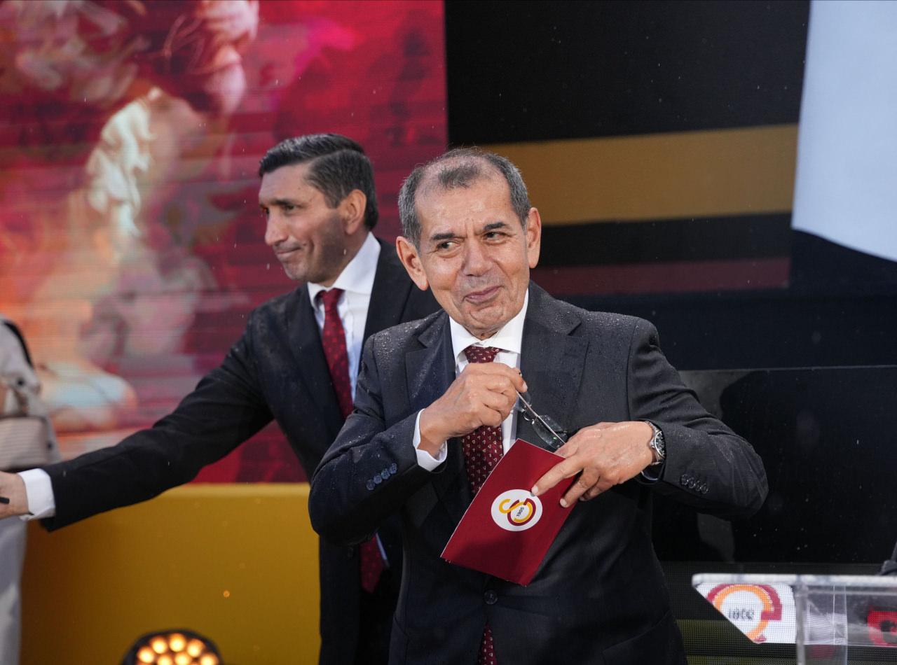 Galatasaray başkanı Dursun Özbek, derbinin primini Kemerburgaz'da açıklayacak.