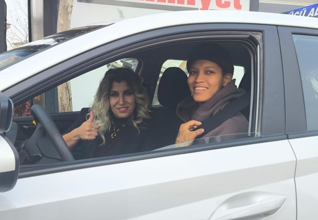 Melissa Vargas uygulamalı sınavda.