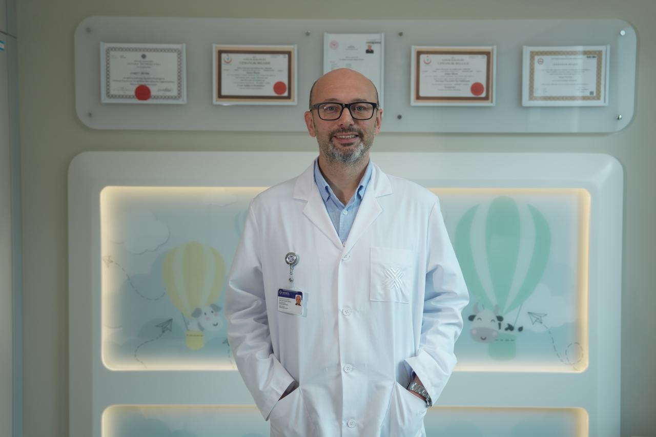 Medipol Acıbadem Bölge Hastanesi Yenidoğan Uzmanı Doç. Dr. Ahmet Öktem