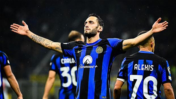 Hakan Çalhanoğlu Inter formasıyla