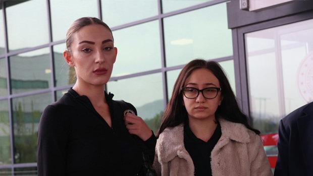 Güllü'nün kızı Tuğyan Ülkem Gülter ve arkadaşı Sultan Nur Ulu