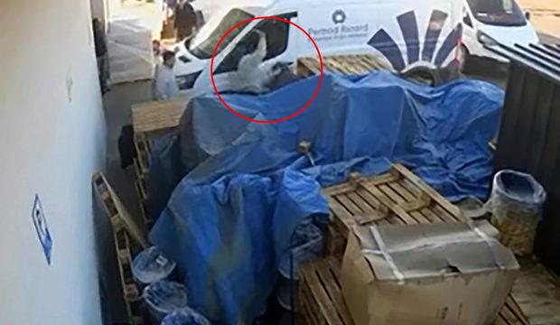 19 yaşındaki genci bıçaklayarak öldürdü! Cinayet kamerada 