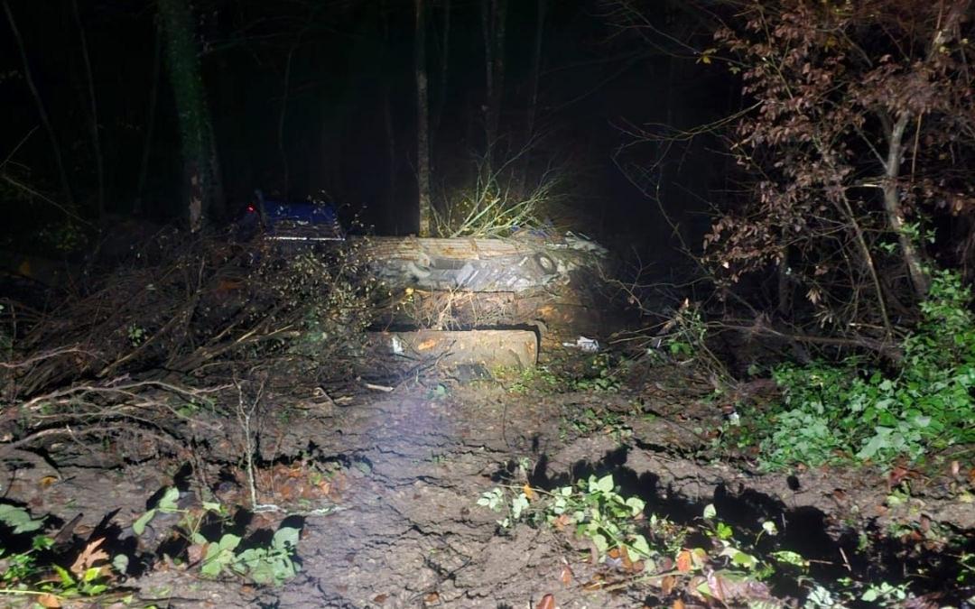 TIR, 50 metreden dere yatağına devrildi.