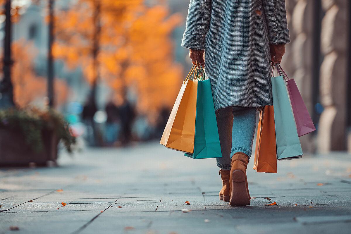 Alışveriş yapan kadın