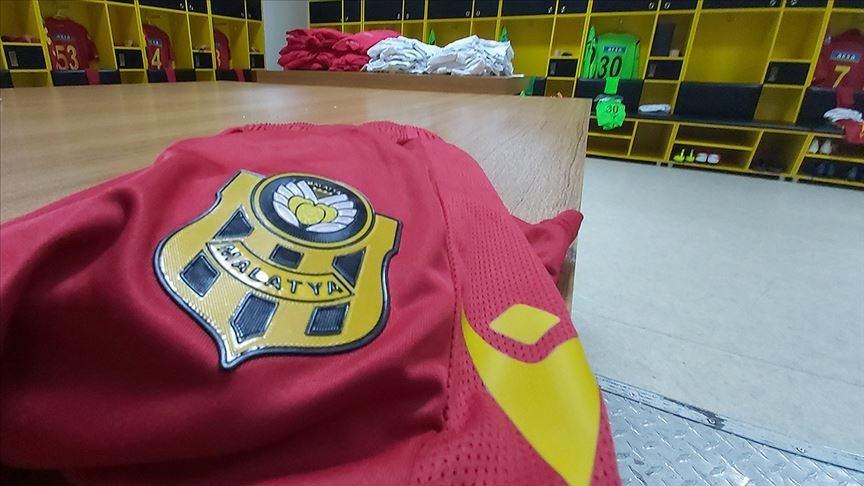 Yeni Malatyaspor'un soyunma odasından bir görüntü.