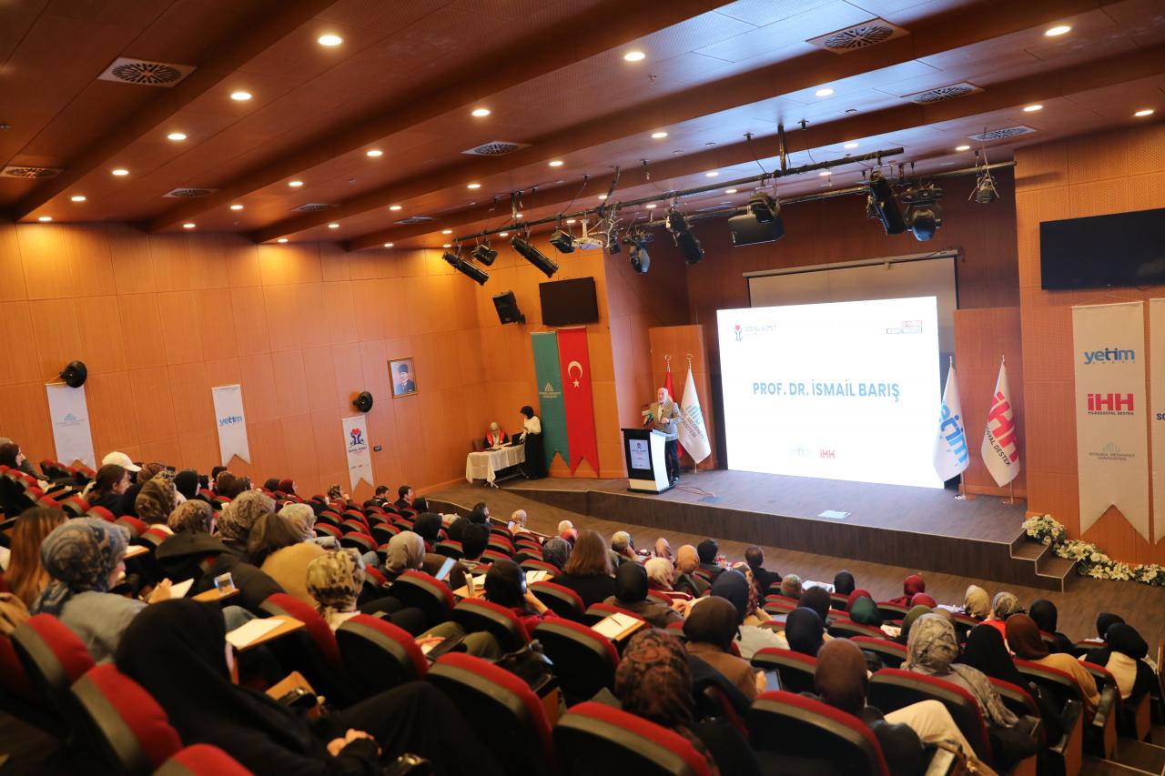 Katılımcılar konuşma gerçekleştirdi.