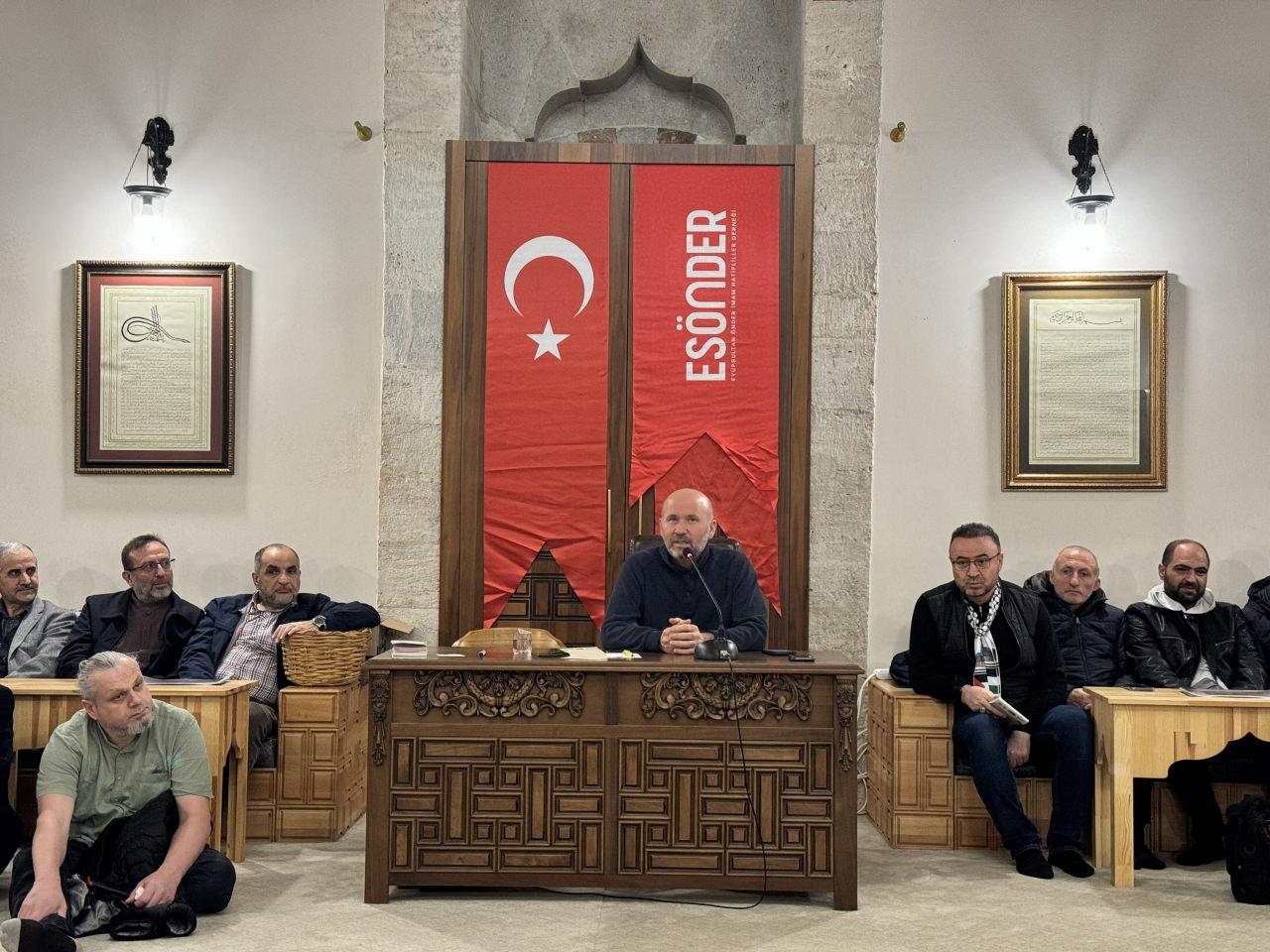 Eyüp Anadolu İmam Hatip Lisesi mezunları bir arada.