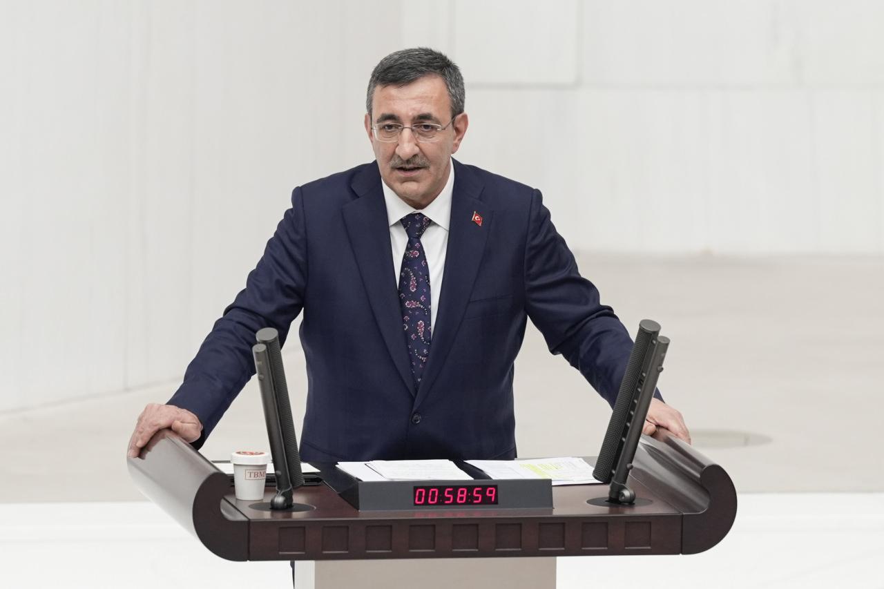 Cumhurbaşkanı Yardımcısı Cevdet Yılmaz, TBMM Genel Kurulu'nda, 2026 Yılı Merkezi Yönetim Bütçe Kanunu Teklifi ile 2024 Yılı Merkezi Yönetim Kesin Hesap Kanunu Teklifi'nin görüşmelerine katılarak konuşma gerçekleştirdi.