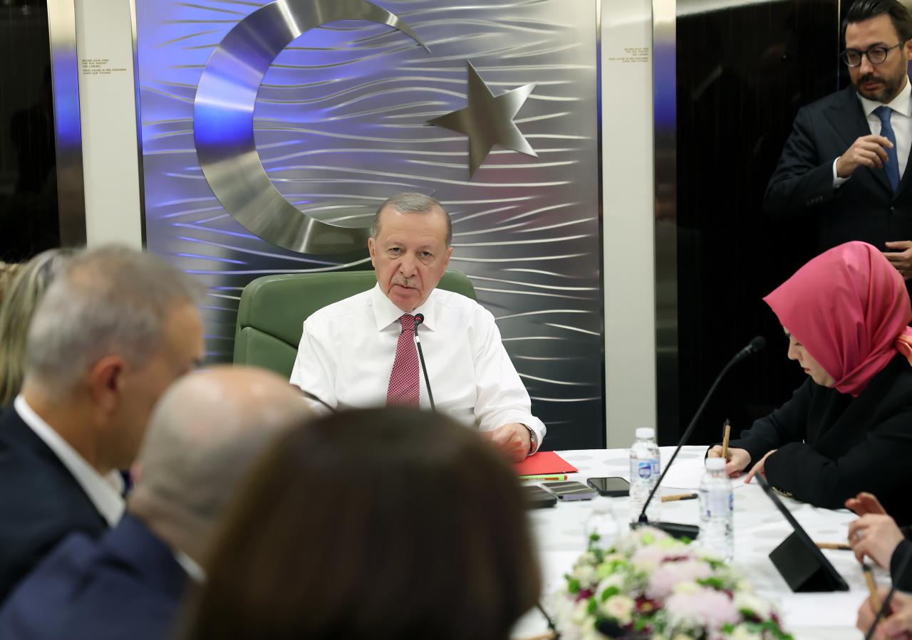 Cumhurbaşkanı Erdoğan gazetecilerin sorularını yanıtladı. 