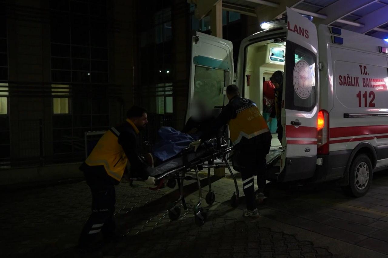 Bölgeye sağlık ve polis ekipleri sevk edildi.